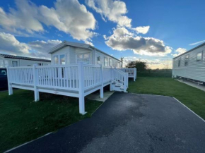 Caravan-Sleep8-HotTub-FreeP-Balcony-FamilyFriendly